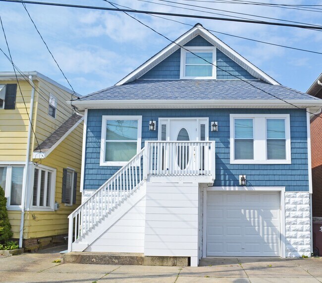 Building Photo - 104 N Troy Ave