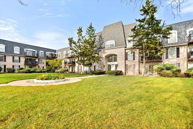 Building Photo - 5200 Carriage Way Dr