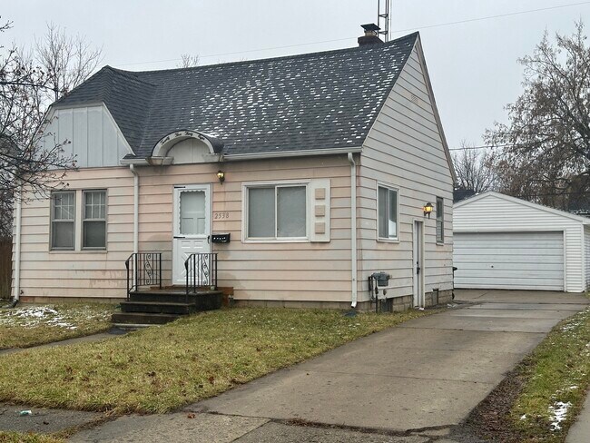 Foto del edificio - 2538 Tiffin St