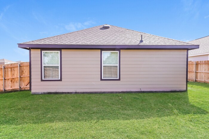 Building Photo - 2324 Rosewood Ln