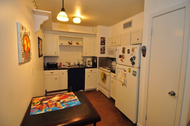 Foto del edificio - Wonderful 1 bedroom condo located at a wal...