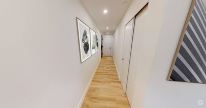 Building Photo - 1180 Rue De Bleury