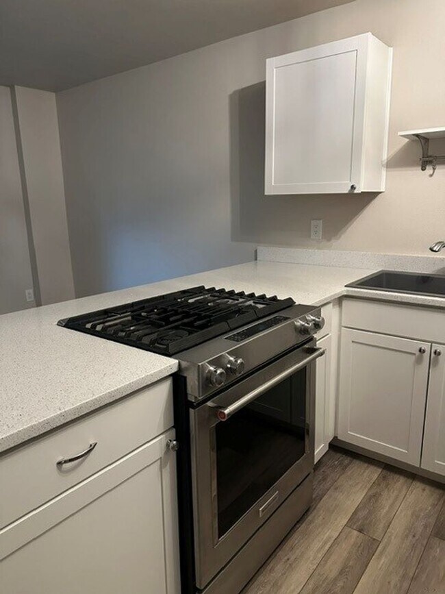 Foto del edificio - 2644 Forest Park Dr