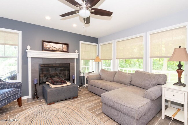 Building Photo - 11250 Paw Paw Heights