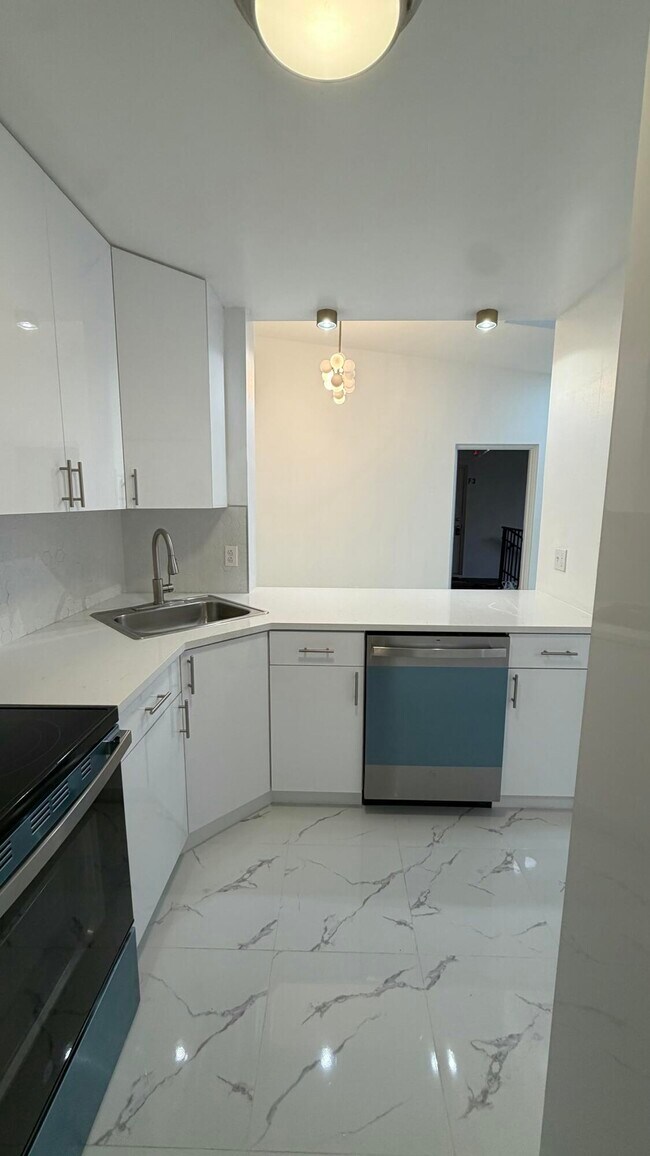 Building Photo - 205 Foxtail Dr