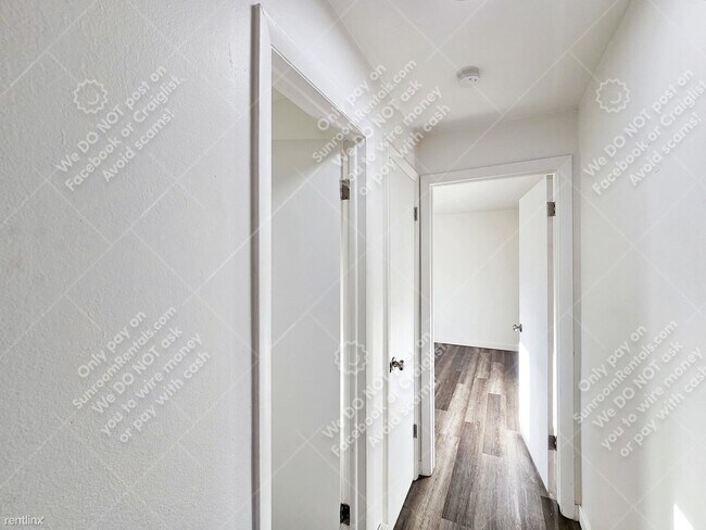 Foto del edificio - 2 br, 1 bath 4plex - 4270 Loomis Ave D D