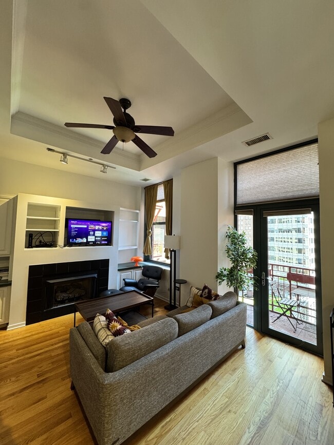 Photo - 208 W Washington St Townhome