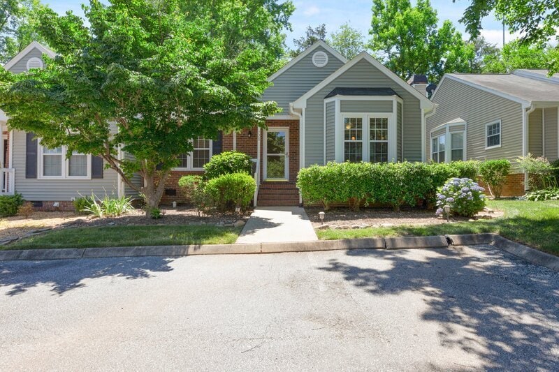 Photo - 726 Lamboil St