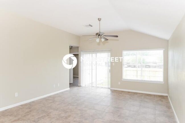 Building Photo - 3 Bedroom Pet-Friendly Home in Houston, TX...