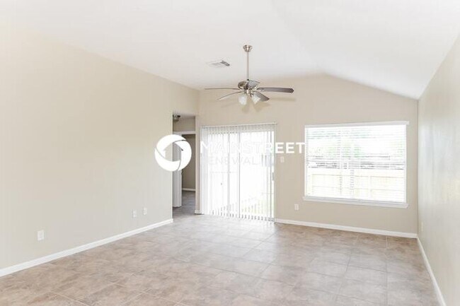 Foto del edificio - 3 Bedroom Pet-Friendly Home in Houston, TX...