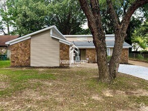 Building Photo - 3963 Lacewood Dr