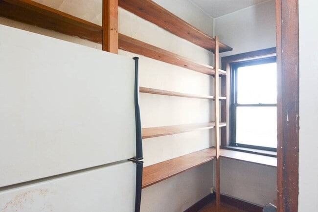 Building Photo - 1238 Oak Ave