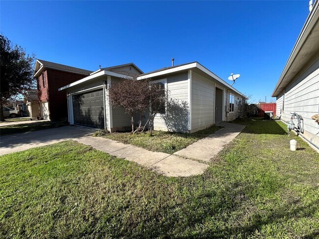 Building Photo - 18040 Majestic Elm Ln