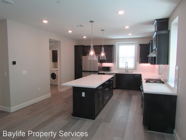 Building Photo - 4 br, 3.5 bath House - 2973 Valley of Hear...