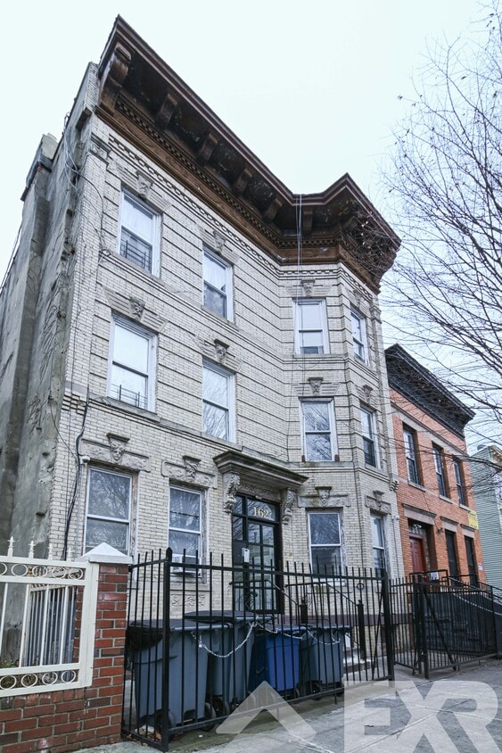 Primary Photo - 162 Sumpter St