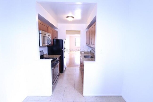 Building Photo - 2 bedroom in FLUSHING NY 11354