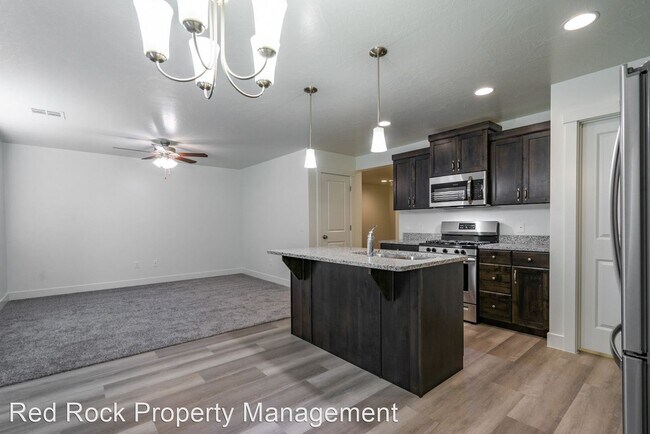 Foto del edificio - 4 br, 2.5 bath House - 5863 S Firebird Way