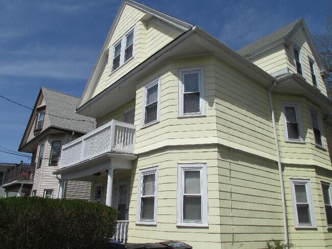 Building Photo - 219 Parsons St
