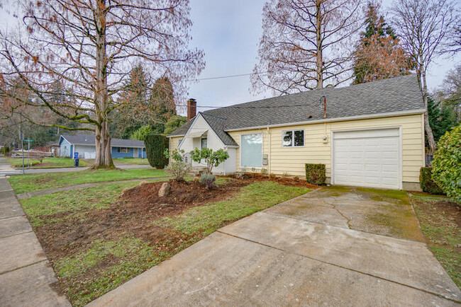 Foto del edificio - FOUR BEDROOM HOUSE IN CAMAS