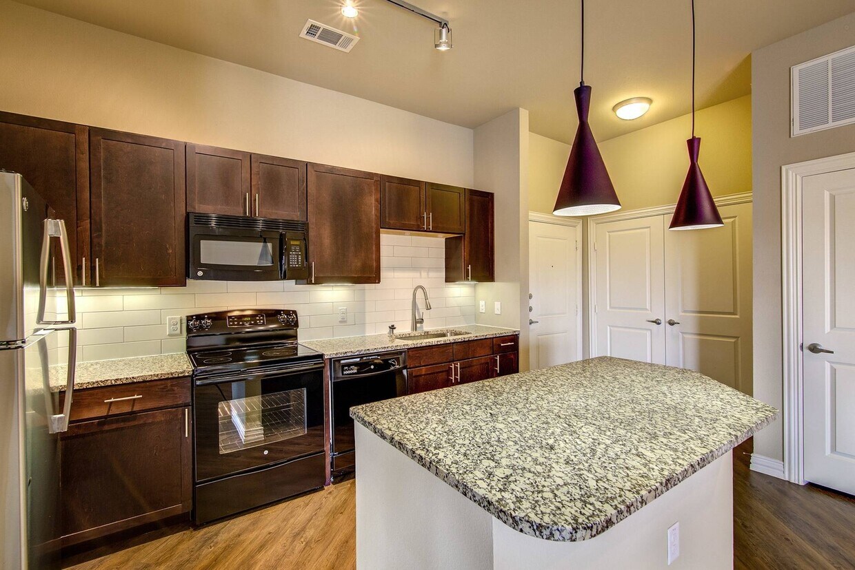 Keller Springs Crossing Apartments in Carrollton, TX