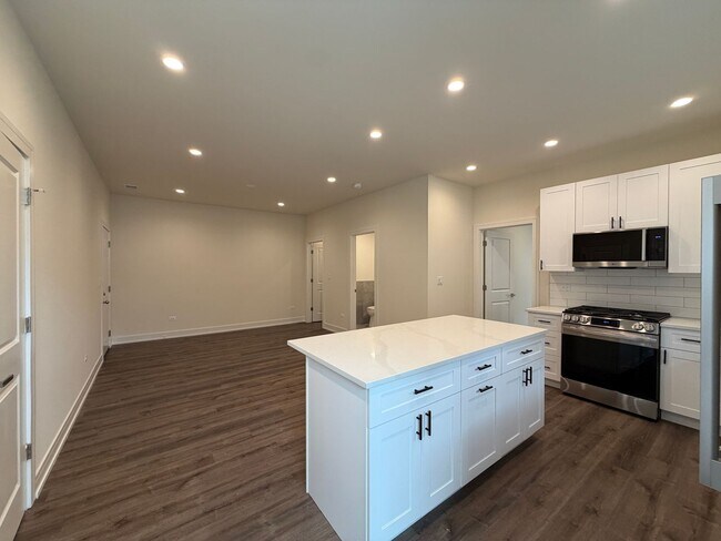 Foto del edificio - 916 W Belmont Ave