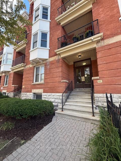 Primary Photo - 440-440 Wellington St