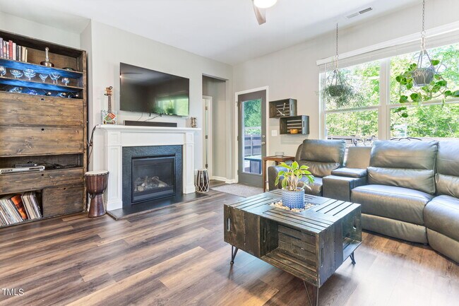 Building Photo - 420 Mockingbird Ln