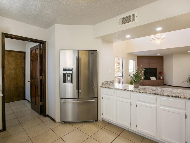 Foto del edificio - 8216 R C Gorman Ave NE