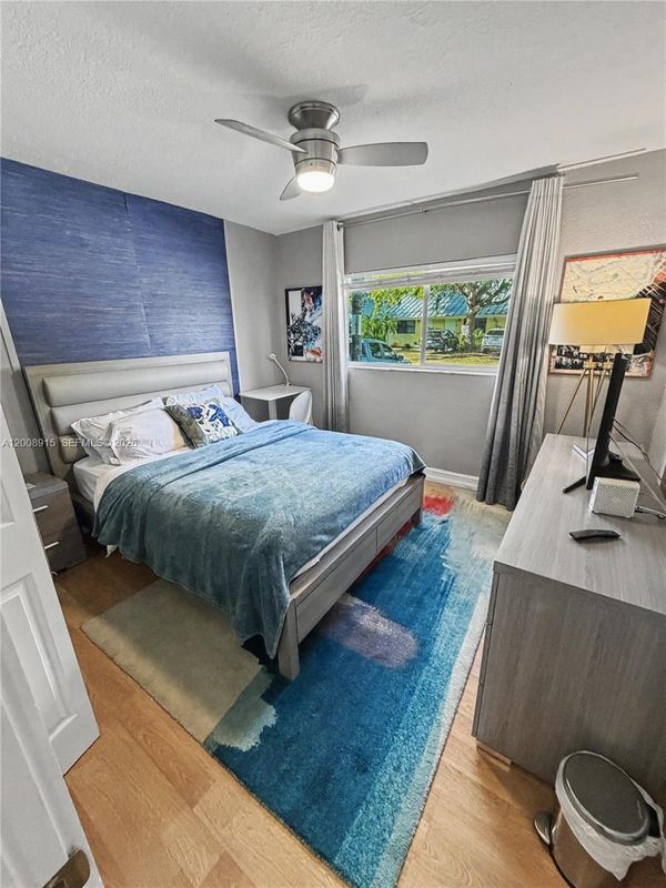 Foto del edificio - 1423 Holly Heights Dr