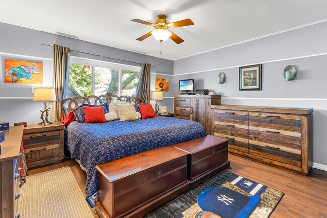 Foto del edificio - Two Master Suites, 3 Community Swimming Po...