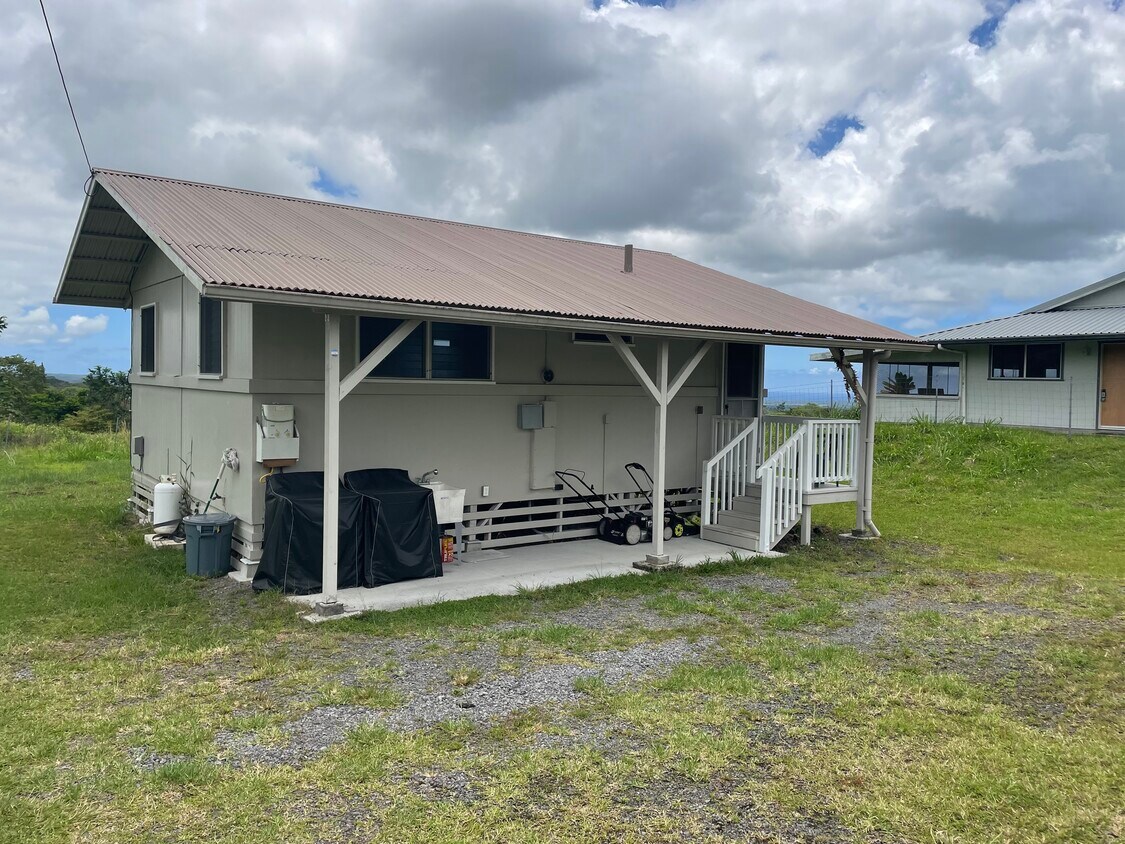 Building Photo - 1545B Ainaola Dr
