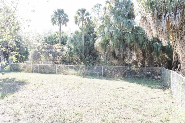 Building Photo - 400 Clay Street La Belle, FL 33935