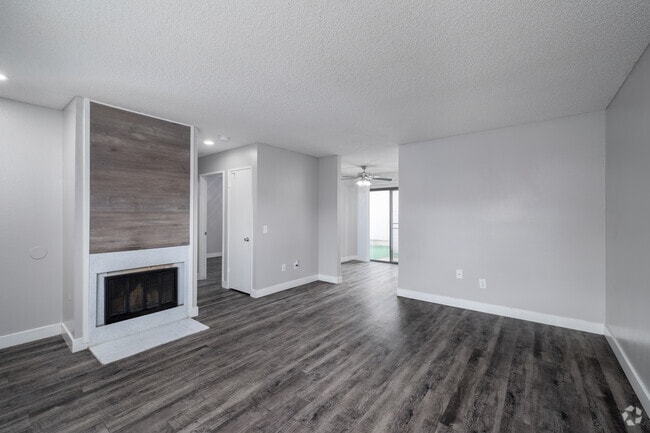 1 habitación, 1 baño, 686 pies cuadrados, sala de estar - Northwoods