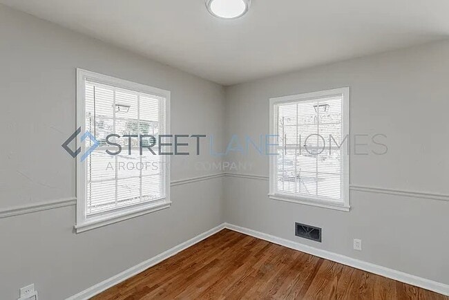 Building Photo - 831 Martinwood Rd