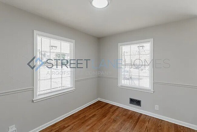 Foto del edificio - 831 Martinwood Rd