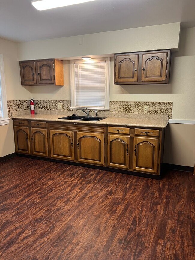 Foto del edificio - 1914 Churchill Rd