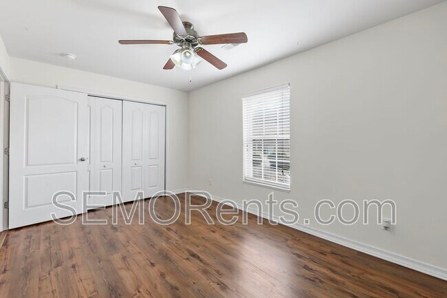 Foto del edificio - 3 Village Dr