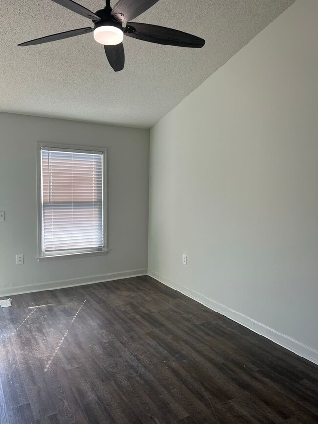 Building Photo - 230 Lanier Dr