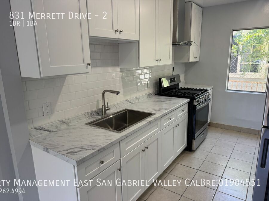 Photo - 831 Merrett Drive-2