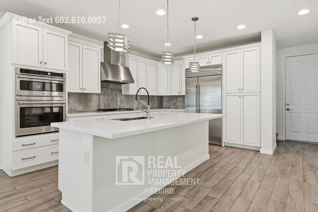 Building Photo - 2342 W Gloria Ln