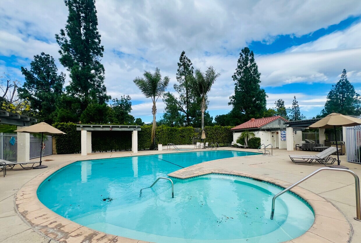 Primary Photo - 19225 Index St