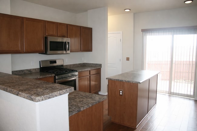 Photo - Beautiful 3 Bedroom House Close to Powers and Dublin!