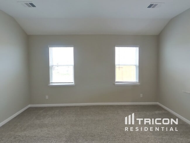 Building Photo - 9721 Sierra Grande Dr