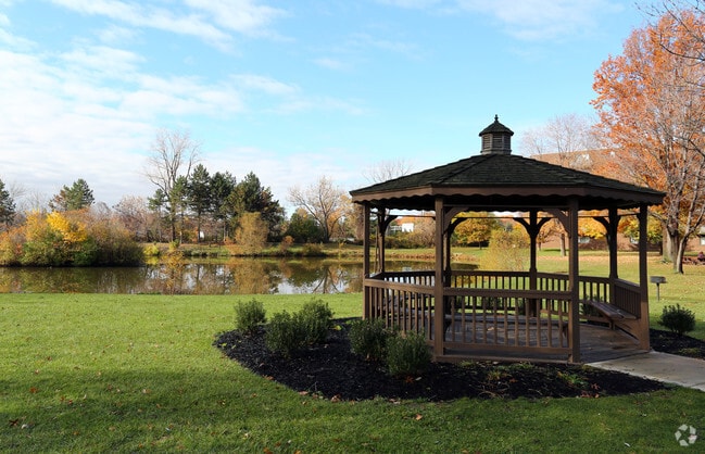Gazebo - Chestnut Lake