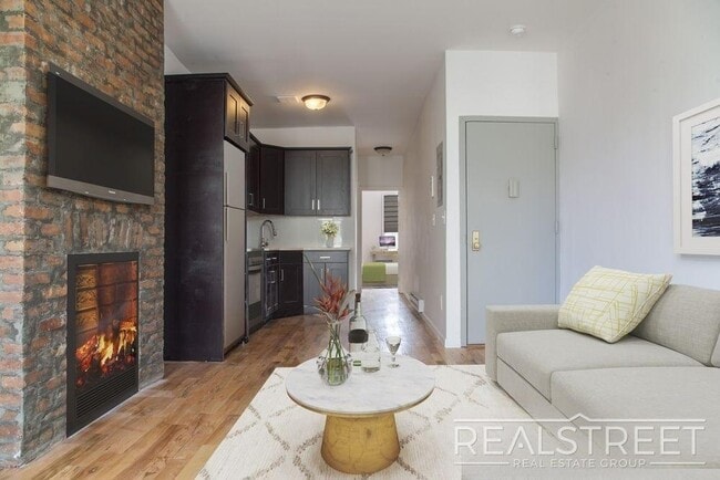 Building Photo - New 1 BED in East Williamsburg!