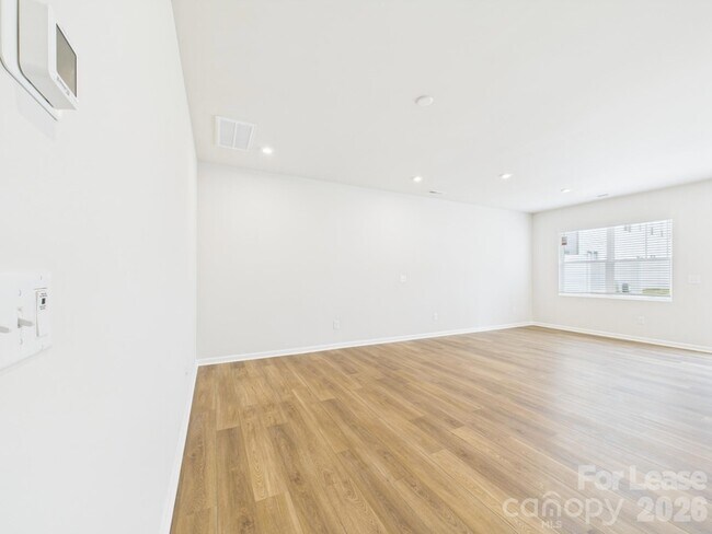Foto del edificio - 3022 Hutton Gdns Ln