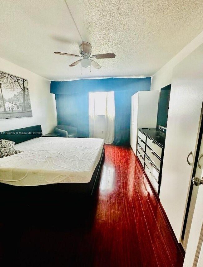Foto del edificio - 1470 NE 125th Terrace