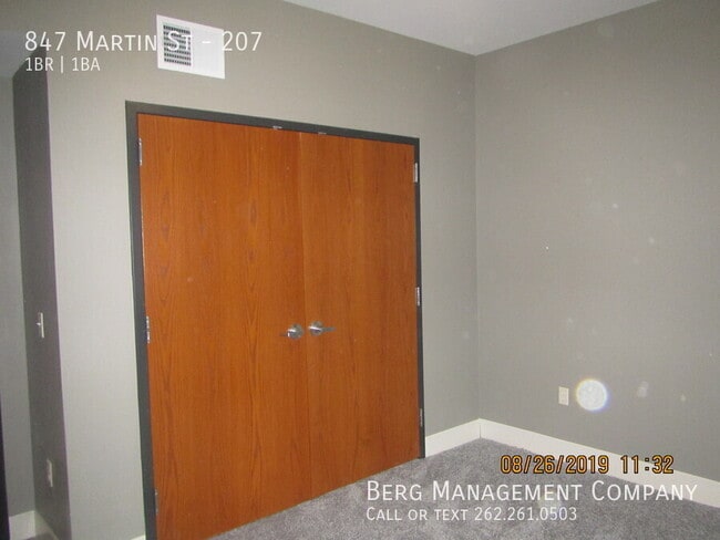Building Photo - 847 Martin St