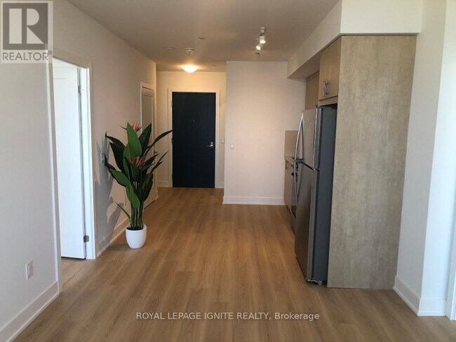 Photo du bâtiment - 2545-2545 Simcoe St N