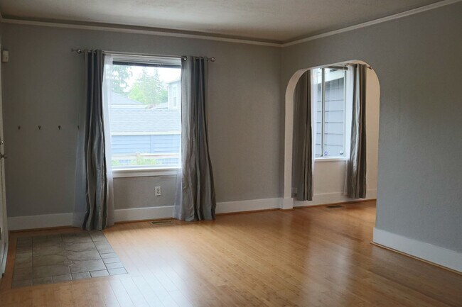 Building Photo - Charming Seattle Home with Bonus Office/St...